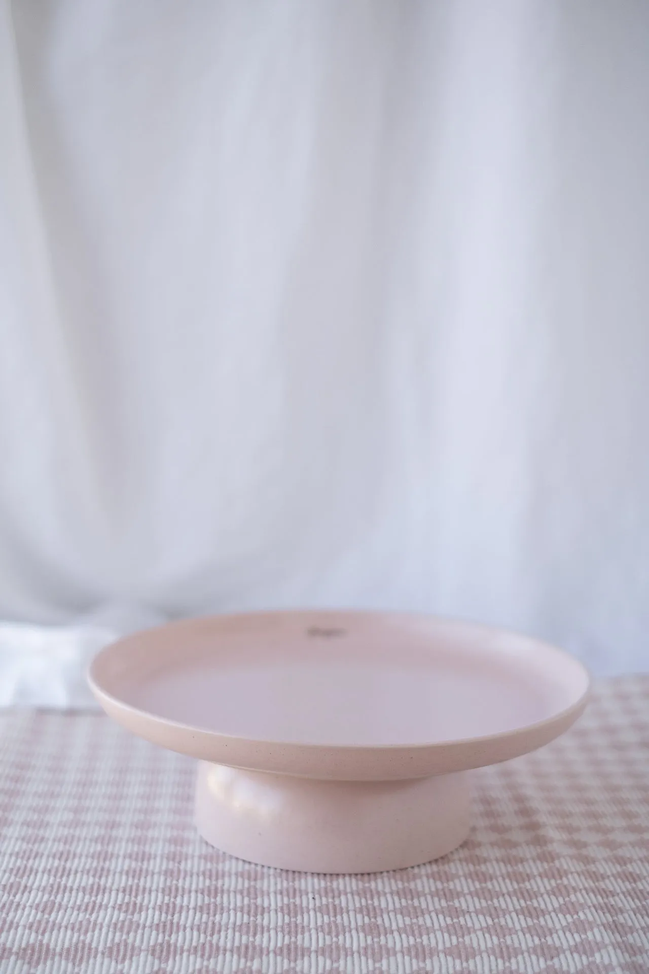 Casafina Pacifica Marshmallow Cake Plate*