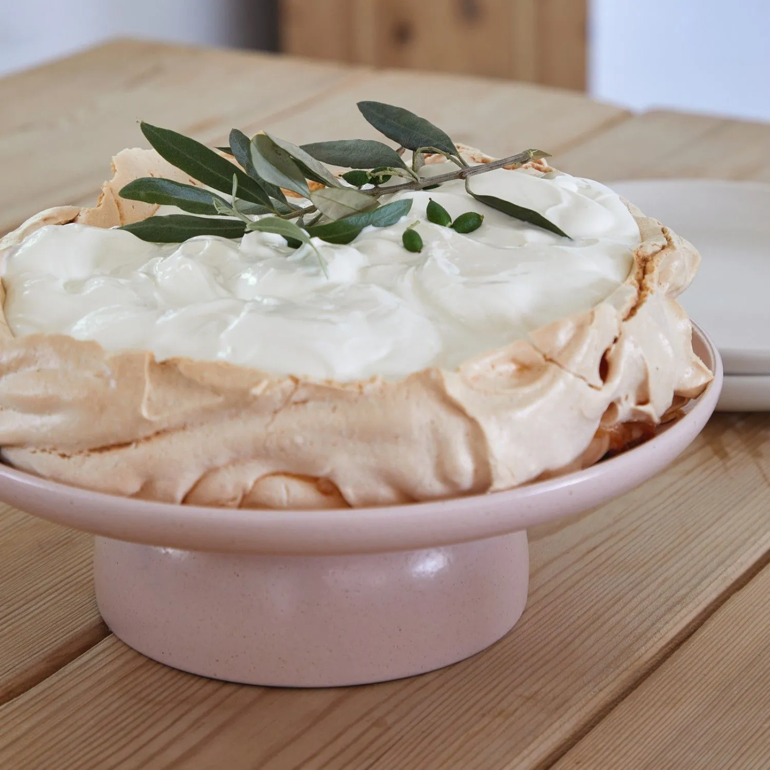 Casafina Pacifica Marshmallow Cake Plate*