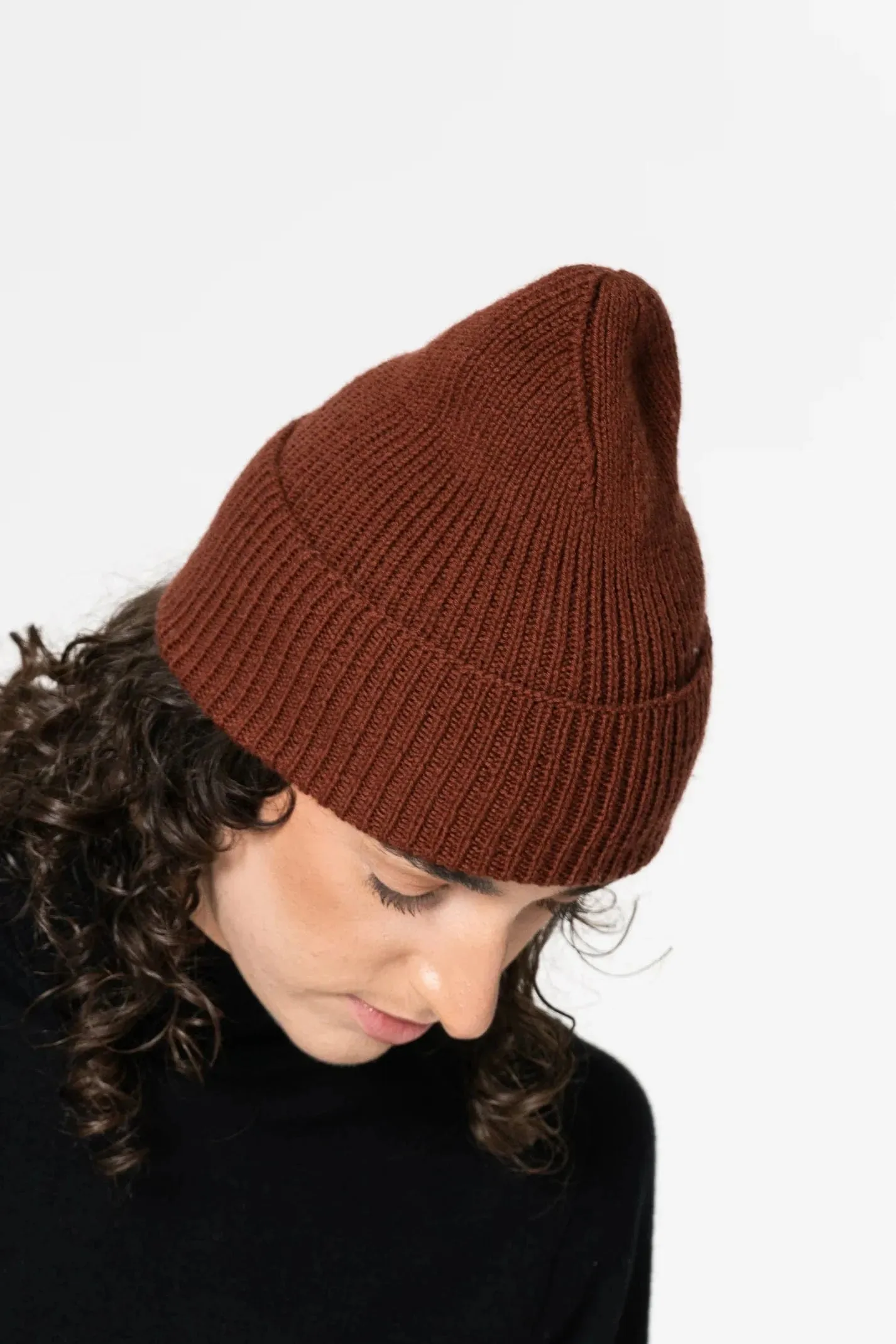 Dinadi Merino Handknit Rib Hat Rust Red