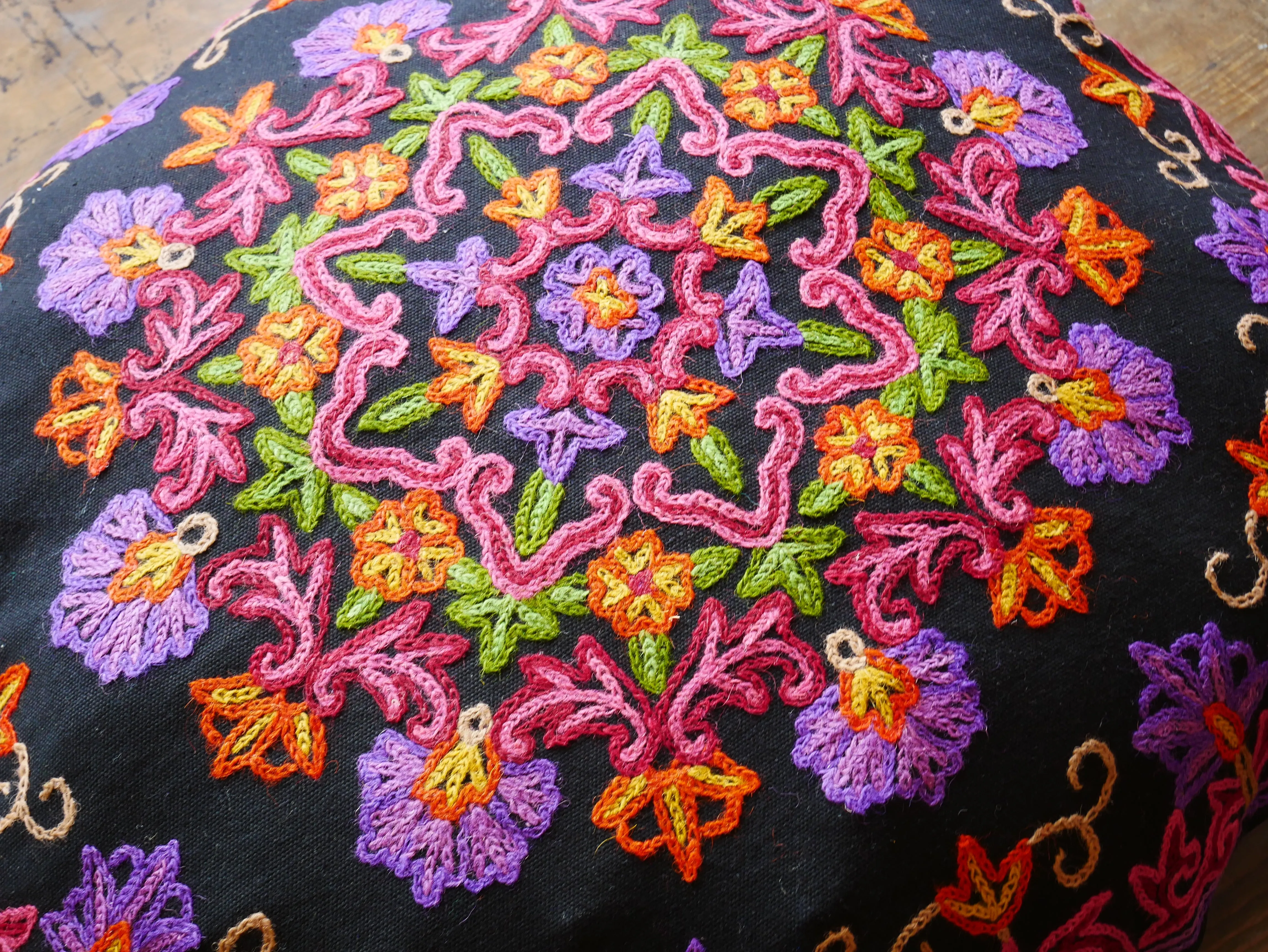 Kashmiri floor pillow "Shanti" | large meditation cushion - hand embroidered - cotton and wool