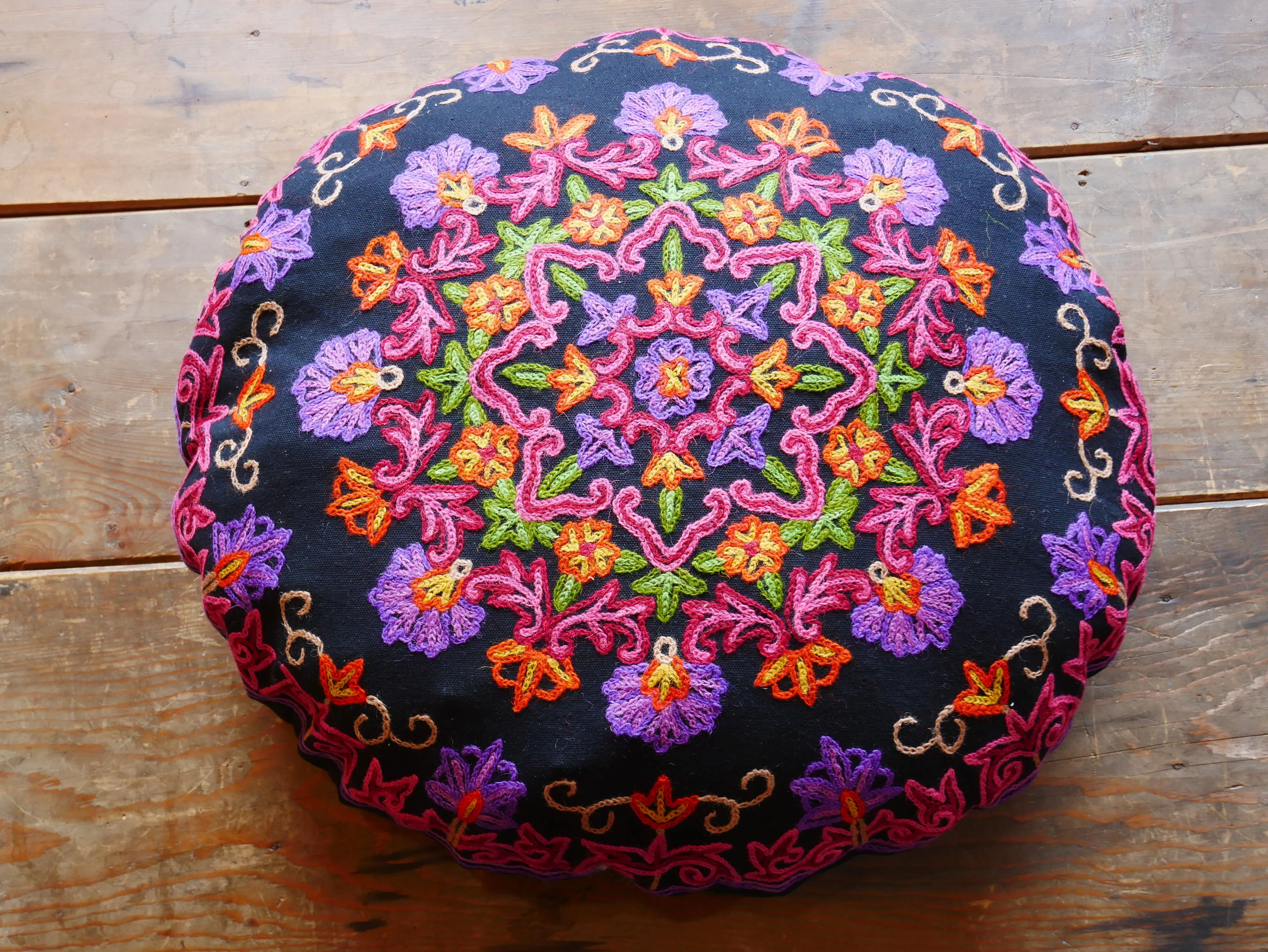 Kashmiri floor pillow "Shanti" | large meditation cushion - hand embroidered - cotton and wool