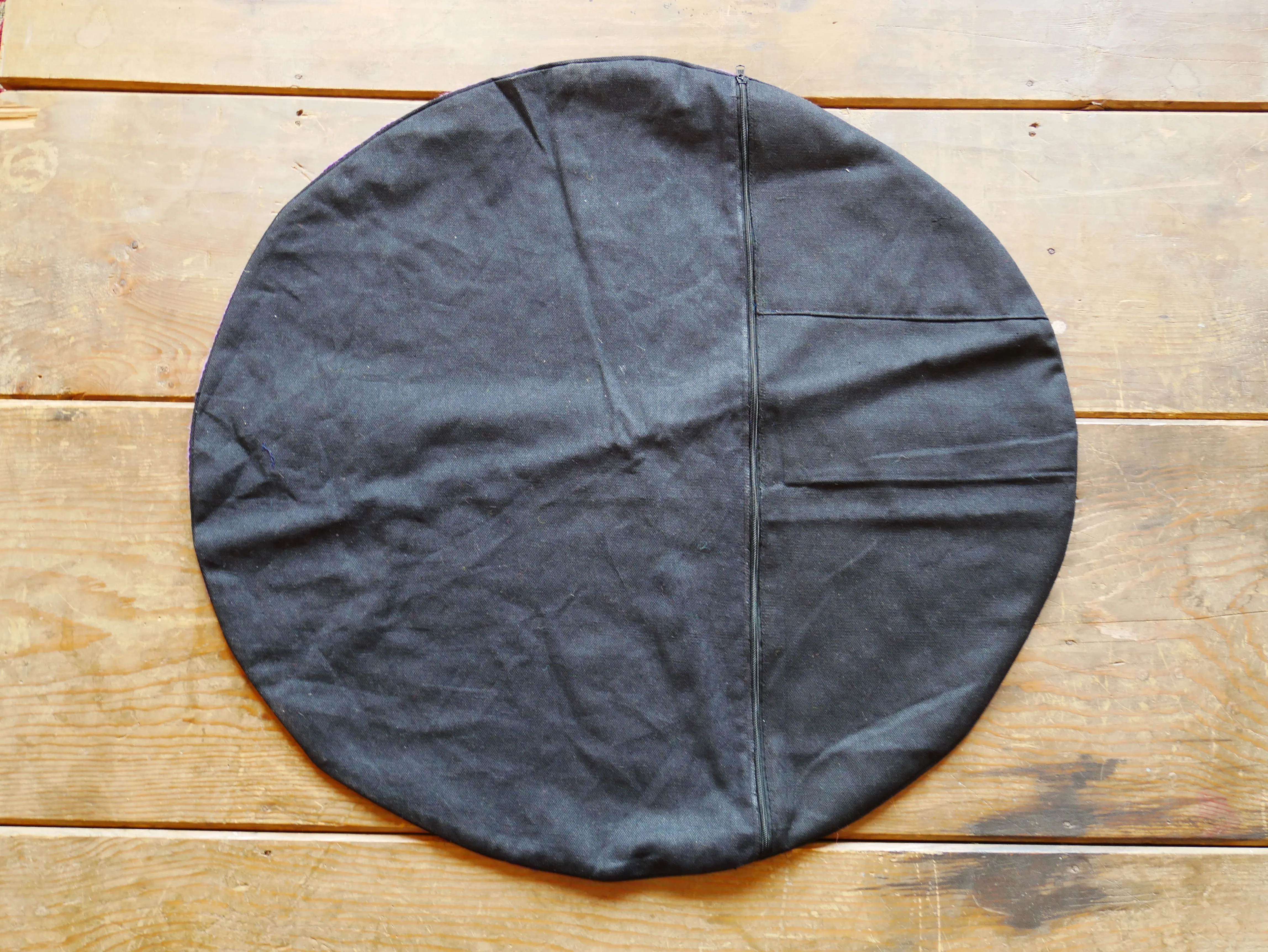 Kashmiri floor pillow "Shanti" | large meditation cushion - hand embroidered - cotton and wool